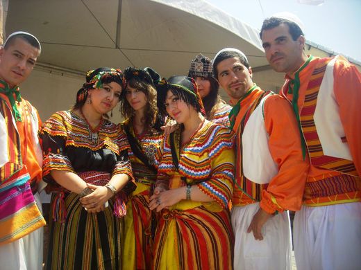 Algeria_Alzirsko_10_lide.jpg